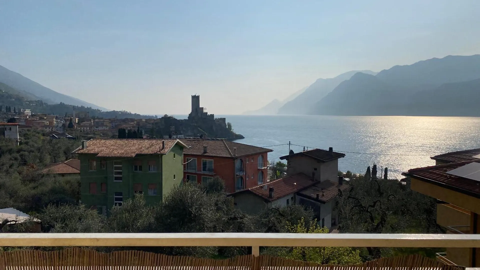 Terrazzza Lago & Castello مالتشيزينيه